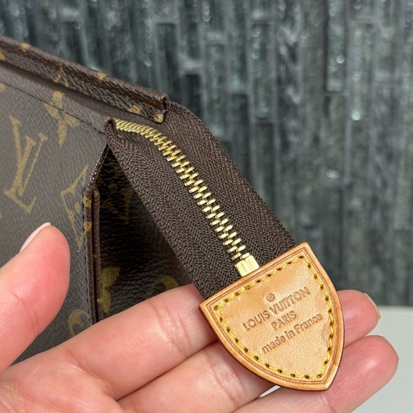 👝Authentic Louis Vuitton Monogram Toiletry Pouch 26 Cosmetic Bag Clutch - Picture 8 of 15